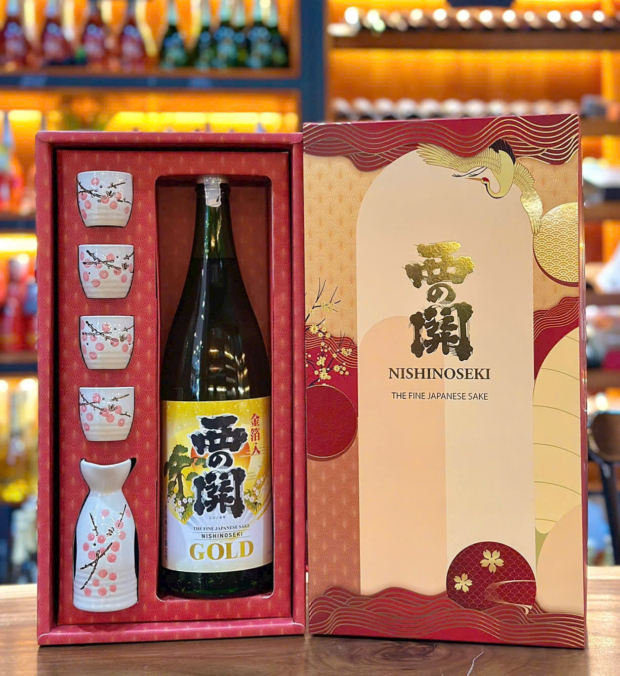 Hộp Quà Rượu Sake Nishinoseki Gold Leaf 1800ml  - Lá vàng 
