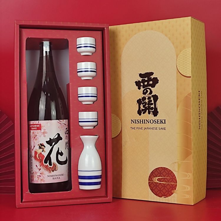 Hộp Quà Rượu Sake Nishinoseki Hana 1800ml - Lá Vàng