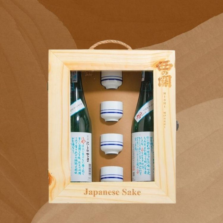 Hộp Quà Rượu Sake Nishinoseki Hiya 720ml (17.4%)- Hộp Quà Gỗ