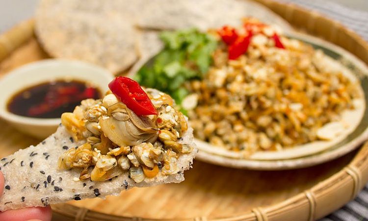 hến xúc bánh đa