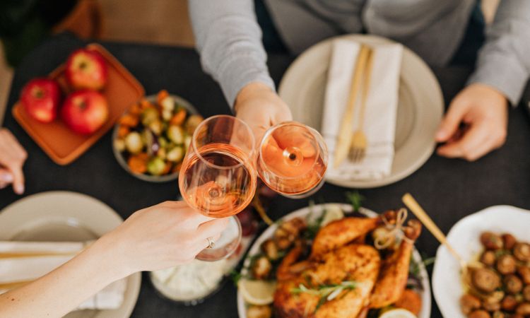 món ăn kết hợp với vang hồng