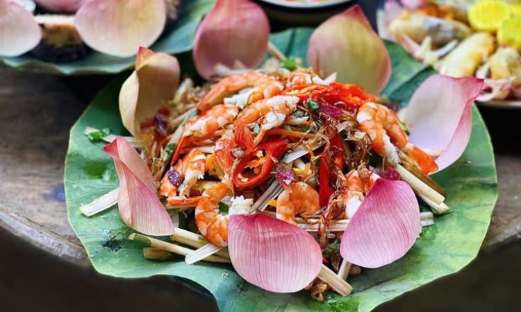 món nhậu với rượu gỏi ngó sen