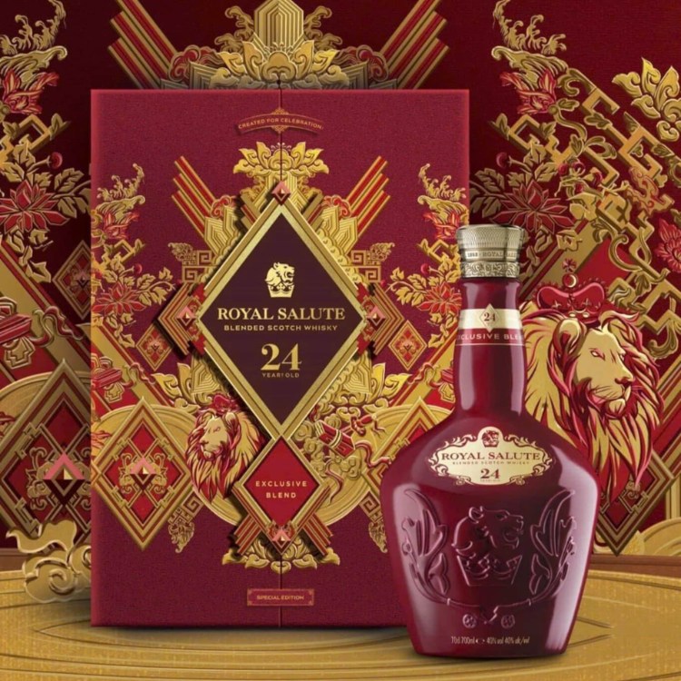 quà tặng rượu đẳng cấp royal salute 24