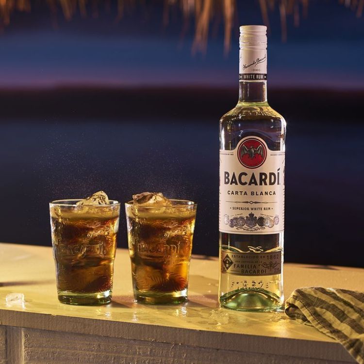 rượu rum vàng bacardi