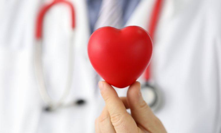 rượu vang hỗ trợ cải thiện sức khỏe tim mạch