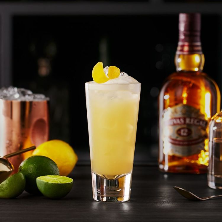 thưởng thức cocktail chivas
