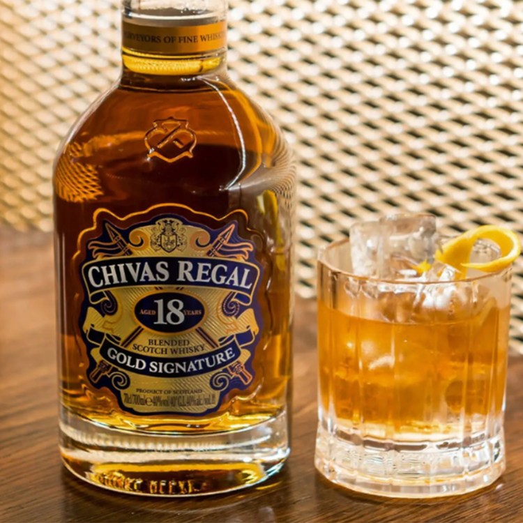 thưởng thức rượu chivas 18 gold