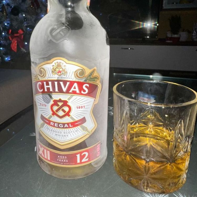 thưởng thức rượu chivas nguyên chất