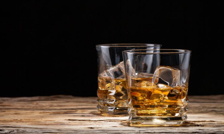 thưởng thức rượu cognac với đá