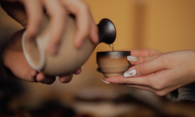 thưởng thức rượu sake
