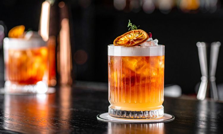 uống cocktail cognac