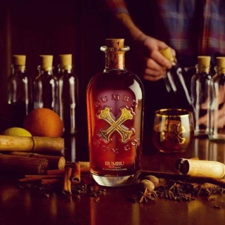 thiết kế chai rượu bumbu original